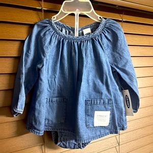 Adorable chambray matching 2 piece set. Size 6-12 months. New with tags.